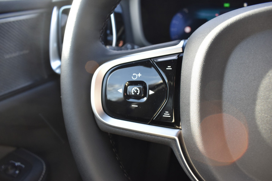 Volvo V60 T6 350PK Plug-in hybrid AWD Plus Dark Panodak | H&K | ACC | Blis | Contour Stoelen | Stuurverwarming