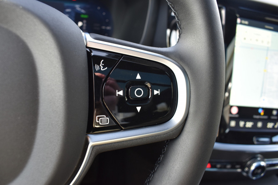 Volvo V60 T6 350PK Plug-in hybrid AWD Plus Dark Panodak | H&K | ACC | Blis | Contour Stoelen | Stuurverwarming