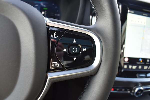 Volvo V60 T6 350PK Plug-in hybrid AWD Plus Dark Panodak | H&K | ACC | Blis | Contour Stoelen | Stuurverwarming