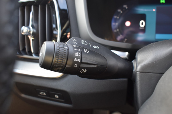 Volvo V60 T6 350PK Plug-in hybrid AWD Plus Dark Panodak | H&K | ACC | Blis | Contour Stoelen | Stuurverwarming
