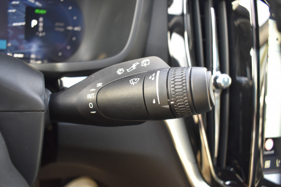 Volvo V60 T6 350PK Plug-in hybrid AWD Plus Dark Panodak | H&K | ACC | Blis | Contour Stoelen | Stuurverwarming