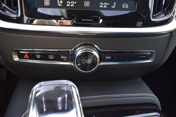 Volvo V60 T6 350PK Plug-in hybrid AWD Plus Dark Panodak | H&K | ACC | Blis | Contour Stoelen | Stuurverwarming