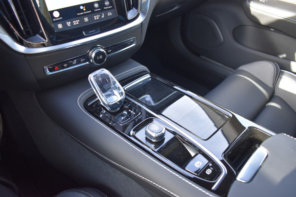 Volvo V60 T6 350PK Plug-in hybrid AWD Plus Dark Panodak | H&K | ACC | Blis | Contour Stoelen | Stuurverwarming