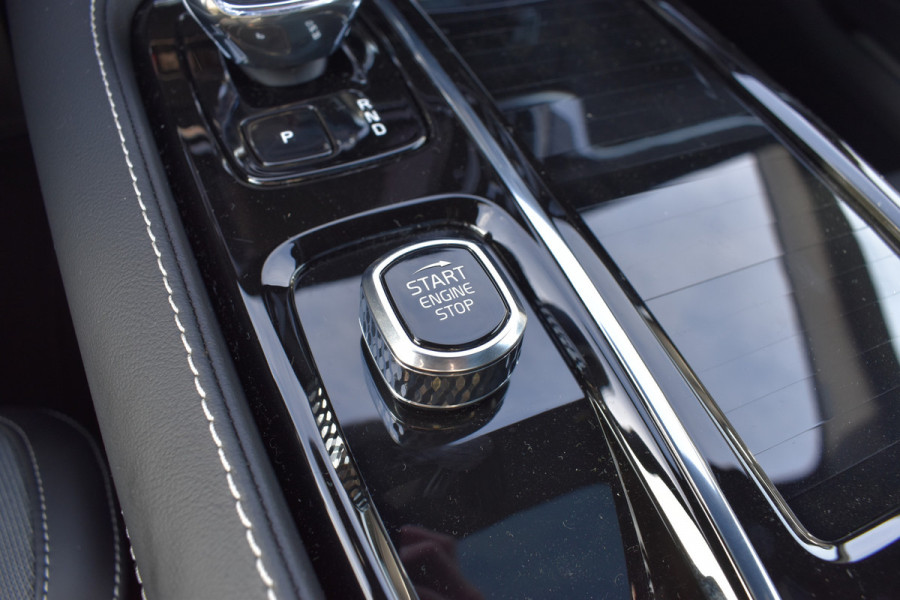 Volvo V60 T6 350PK Plug-in hybrid AWD Plus Dark Panodak | H&K | ACC | Blis | Contour Stoelen | Stuurverwarming