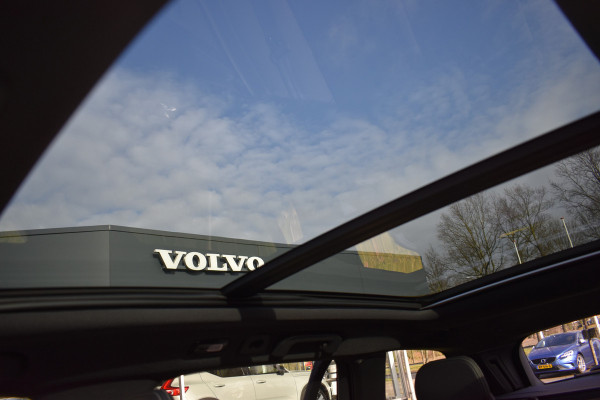 Volvo V60 T6 350PK Plug-in hybrid AWD Plus Dark Panodak | H&K | ACC | Blis | Contour Stoelen | Stuurverwarming