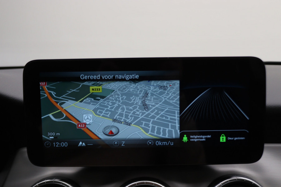 Mercedes-Benz CLA-Klasse Shooting Brake 180 Business Solution AMG Night Upgrade Automaat Panoramadak, LED, Camera, Navigatie, Stoelverwarming, PDC, 18"