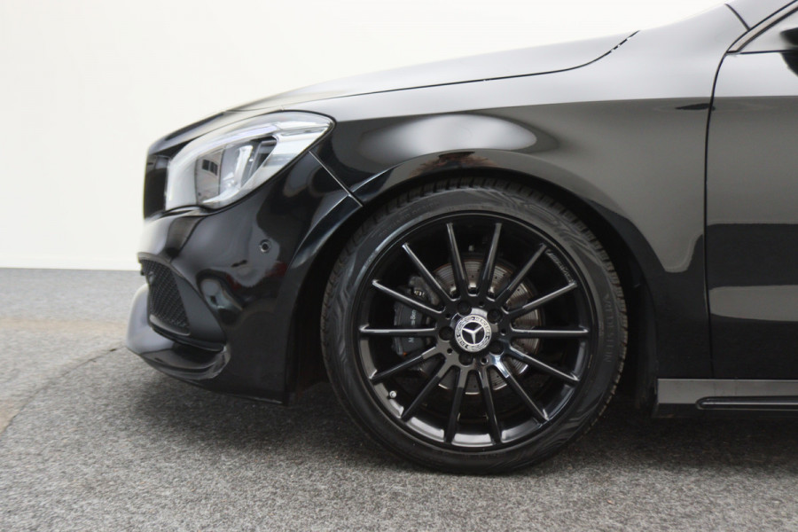 Mercedes-Benz CLA-Klasse Shooting Brake 180 Business Solution AMG Night Upgrade Automaat Panoramadak, LED, Camera, Navigatie, Stoelverwarming, PDC, 18"