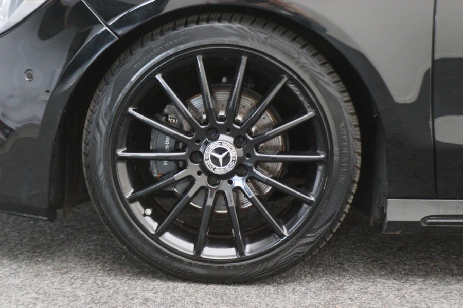 Mercedes-Benz CLA-Klasse Shooting Brake 180 Business Solution AMG Night Upgrade Automaat Panoramadak, LED, Camera, Navigatie, Stoelverwarming, PDC, 18"