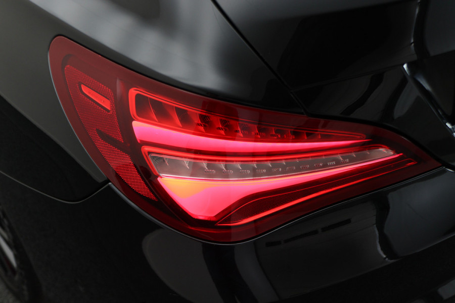 Mercedes-Benz CLA-Klasse Shooting Brake 180 Business Solution AMG Night Upgrade Automaat Panoramadak, LED, Camera, Navigatie, Stoelverwarming, PDC, 18"