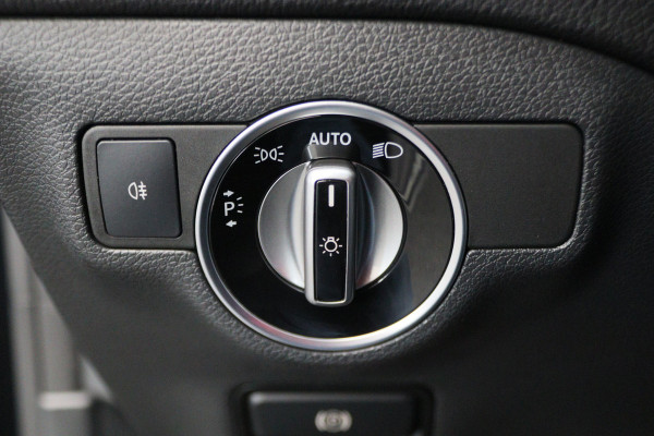 Mercedes-Benz CLA-Klasse Shooting Brake 180 Business Solution AMG Night Upgrade Automaat Panoramadak, LED, Camera, Navigatie, Stoelverwarming, PDC, 18"