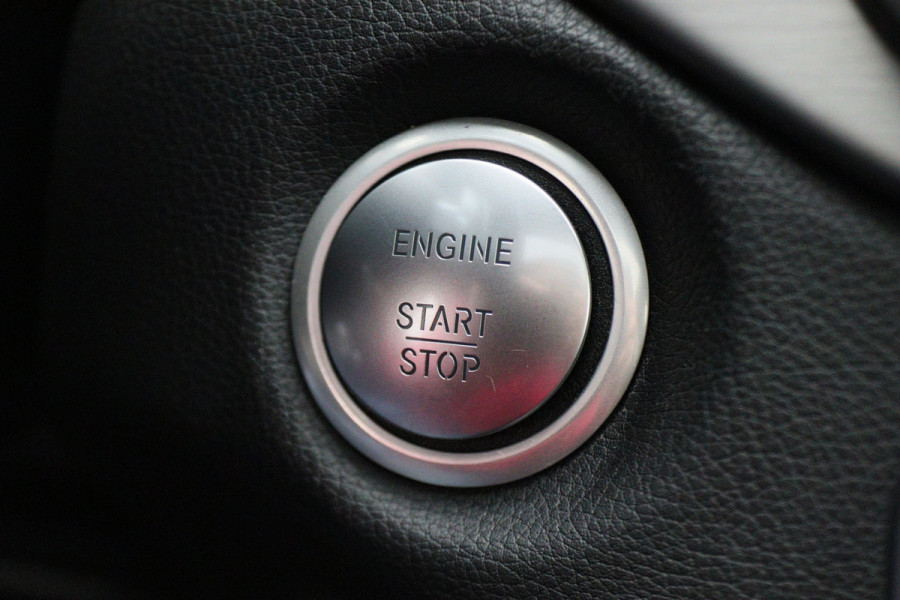 Mercedes-Benz CLA-Klasse Shooting Brake 180 Business Solution AMG Night Upgrade Automaat Panoramadak, LED, Camera, Navigatie, Stoelverwarming, PDC, 18"