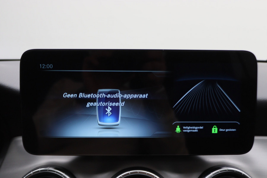 Mercedes-Benz CLA-Klasse Shooting Brake 180 Business Solution AMG Night Upgrade Automaat Panoramadak, LED, Camera, Navigatie, Stoelverwarming, PDC, 18"