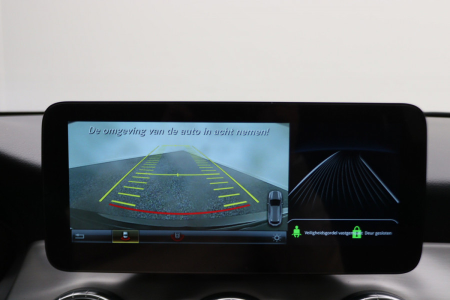 Mercedes-Benz CLA-Klasse Shooting Brake 180 Business Solution AMG Night Upgrade Automaat Panoramadak, LED, Camera, Navigatie, Stoelverwarming, PDC, 18"