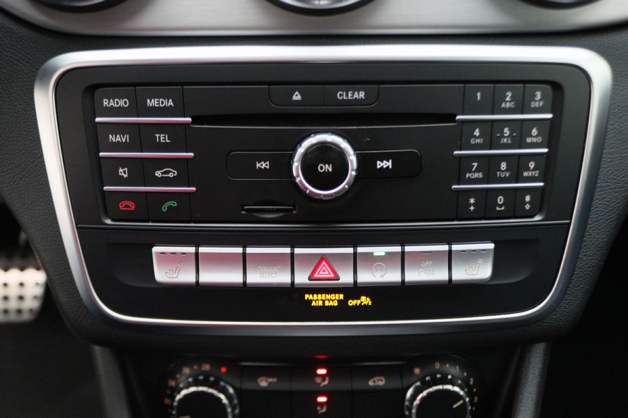 Mercedes-Benz CLA-Klasse Shooting Brake 180 Business Solution AMG Night Upgrade Automaat Panoramadak, LED, Camera, Navigatie, Stoelverwarming, PDC, 18"