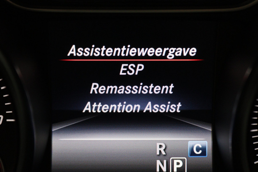 Mercedes-Benz CLA-Klasse Shooting Brake 180 Business Solution AMG Night Upgrade Automaat Panoramadak, LED, Camera, Navigatie, Stoelverwarming, PDC, 18"