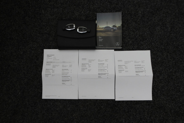 Mercedes-Benz CLA-Klasse Shooting Brake 180 Business Solution AMG Night Upgrade Automaat Panoramadak, LED, Camera, Navigatie, Stoelverwarming, PDC, 18"