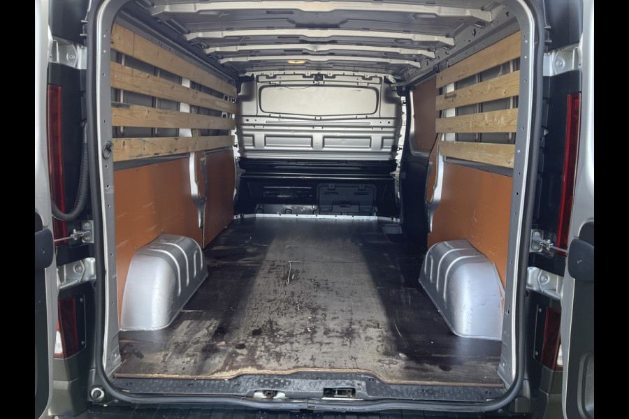 Fiat Talento 2.0 MultiJet 145pk L2H1 Basis / zilver metallic / vaste prijs rijklaar € 13.950 ex btw / lease vanaf € 235 / euro 6 / bpm vrij / trekhaak / airco / cruise / navigatie !