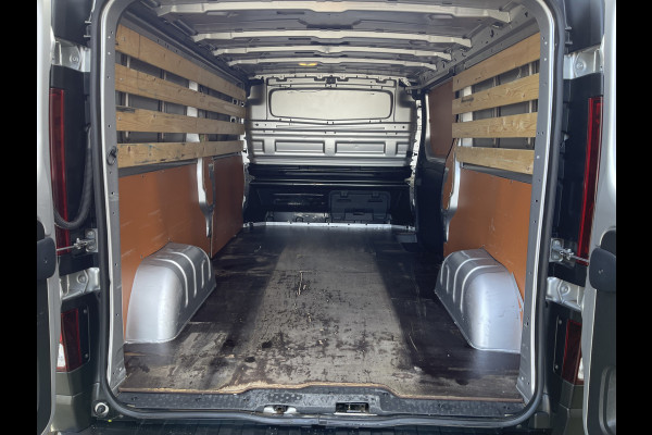 Fiat Talento 2.0 MultiJet 145pk L2H1 Basis / zilver metallic / vaste prijs rijklaar € 13.950 ex btw / lease vanaf € 235 / euro 6 / bpm vrij / trekhaak / airco / cruise / navigatie !