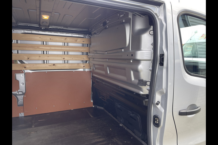 Fiat Talento 2.0 MultiJet 145pk L2H1 Basis / zilver metallic / vaste prijs rijklaar € 13.950 ex btw / lease vanaf € 235 / euro 6 / bpm vrij / trekhaak / airco / cruise / navigatie !