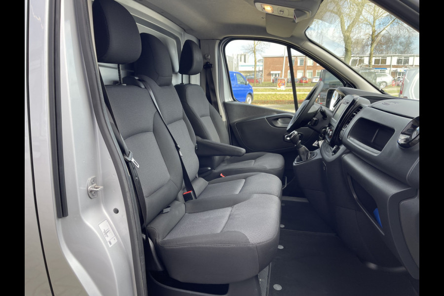 Fiat Talento 2.0 MultiJet 145pk L2H1 Basis / zilver metallic / vaste prijs rijklaar € 13.950 ex btw / lease vanaf € 235 / euro 6 / bpm vrij / trekhaak / airco / cruise / navigatie !