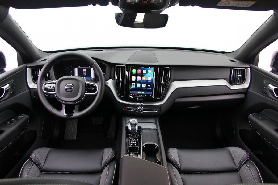Volvo XC60 2.0 T6 Plug-in hybrid AWD Plus Black Edition R-Design | Nieuw | Pano | Head-up | ACC