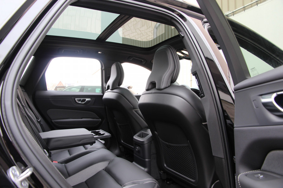 Volvo XC60 2.0 T6 Plug-in hybrid AWD Plus Black Edition R-Design | Nieuw | Pano | Head-up | ACC