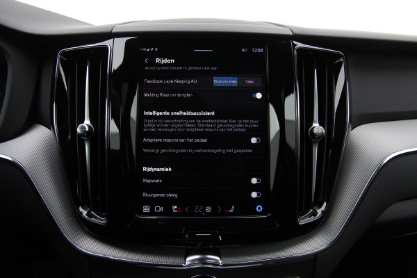 Volvo XC60 2.0 T6 Plug-in hybrid AWD Plus Black Edition R-Design | Nieuw | Pano | Head-up | ACC