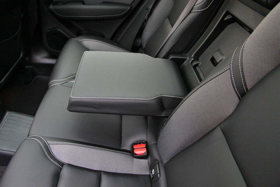 Volvo XC60 2.0 T6 Plug-in hybrid AWD Plus Black Edition R-Design | Nieuw | Pano | Head-up | ACC