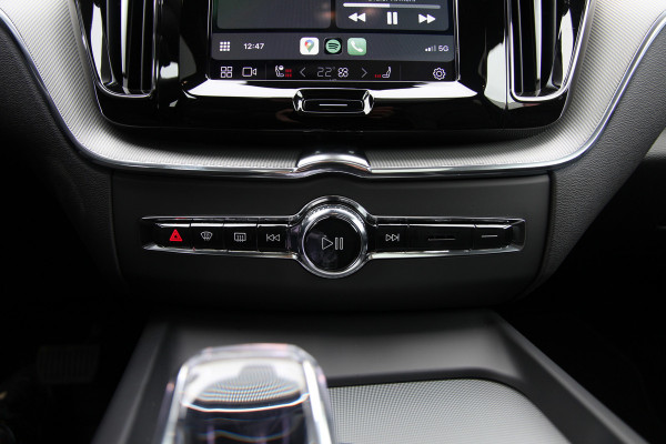 Volvo XC60 2.0 T6 Plug-in hybrid AWD Plus Black Edition R-Design | Nieuw | Pano | Head-up | ACC