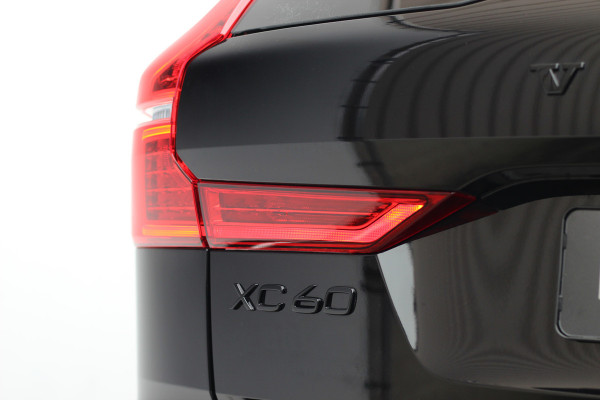 Volvo XC60 2.0 T6 Plug-in hybrid AWD Plus Black Edition R-Design | Nieuw | Pano | Head-up | ACC