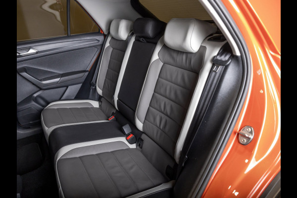 Volkswagen T-Roc 1.5 TSI Style Business / 150pk / Panorama dak / Leder / Stoelverwarming / Keyless / Dodehoek herkenning /