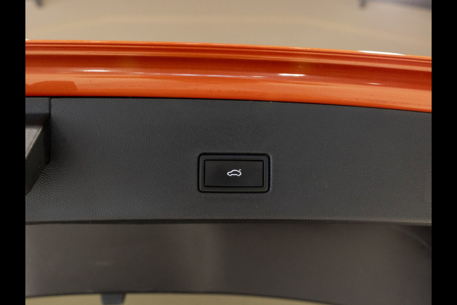 Volkswagen T-Roc 1.5 TSI Style Business / 150pk / Panorama dak / Leder / Stoelverwarming / Keyless / Dodehoek herkenning /