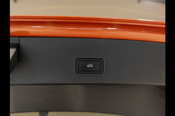 Volkswagen T-Roc 1.5 TSI Style Business / 150pk / Panorama dak / Leder / Stoelverwarming / Keyless / Dodehoek herkenning /