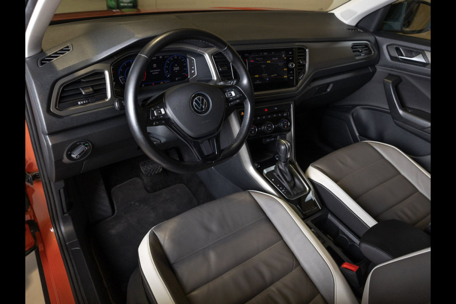 Volkswagen T-Roc 1.5 TSI Style Business / 150pk / Panorama dak / Leder / Stoelverwarming / Keyless / Dodehoek herkenning /