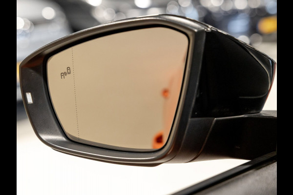 Volkswagen T-Roc 1.5 TSI Style Business / 150pk / Panorama dak / Leder / Stoelverwarming / Keyless / Dodehoek herkenning /