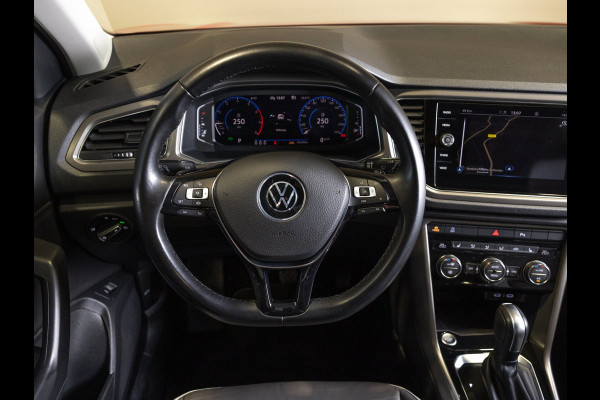 Volkswagen T-Roc 1.5 TSI Style Business / 150pk / Panorama dak / Leder / Stoelverwarming / Keyless / Dodehoek herkenning /