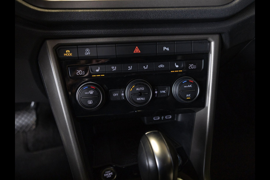 Volkswagen T-Roc 1.5 TSI Style Business / 150pk / Panorama dak / Leder / Stoelverwarming / Keyless / Dodehoek herkenning /