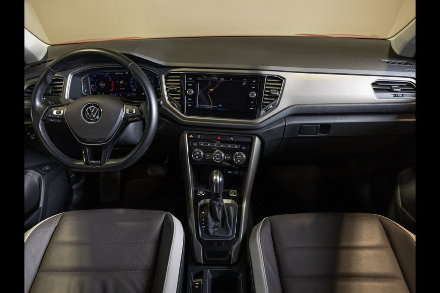 Volkswagen T-Roc 1.5 TSI Style Business / 150pk / Panorama dak / Leder / Stoelverwarming / Keyless / Dodehoek herkenning /