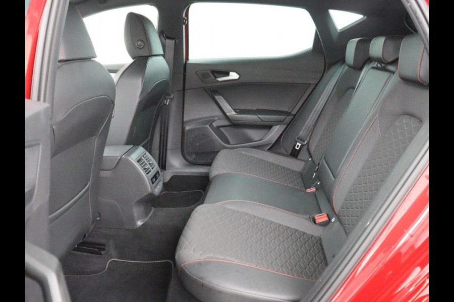 Seat Leon 1.5 eTSI FR Launch Edition | Stoelverwarming | Adaptive cruise | Carplay | Camera | Beats Pack | Sfeerverlichting | Navigatie | Keyless | Stuurverwarming | Navigatie