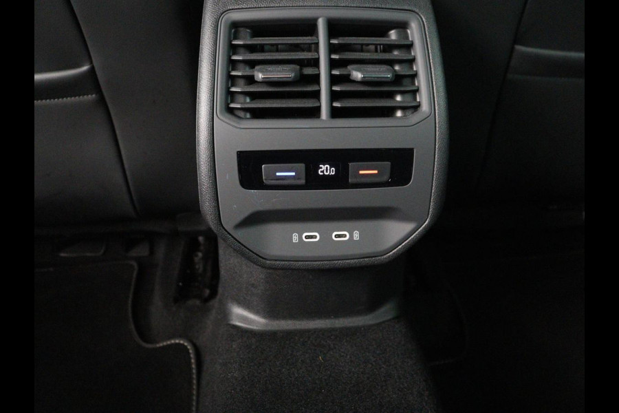 Seat Leon 1.5 eTSI FR Launch Edition | Stoelverwarming | Adaptive cruise | Carplay | Camera | Beats Pack | Sfeerverlichting | Navigatie | Keyless | Stuurverwarming | Navigatie