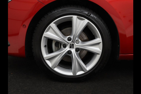 Seat Leon 1.5 eTSI FR Launch Edition | Stoelverwarming | Adaptive cruise | Carplay | Camera | Beats Pack | Sfeerverlichting | Navigatie | Keyless | Stuurverwarming | Navigatie