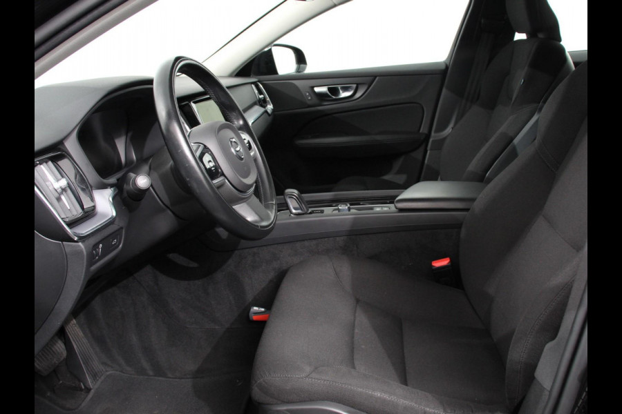 Volvo V60 2.0 B3 Automaat Momentum | Navigatie | Wegklapbare Trekhaak | Climate Control | Blis | Parkeer sensoren | Cruise Control | Lichtmetalen Velgen