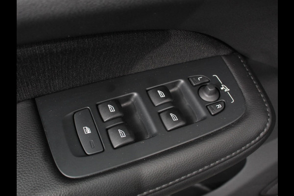 Volvo V60 2.0 B3 Automaat Momentum | Navigatie | Wegklapbare Trekhaak | Climate Control | Blis | Parkeer sensoren | Cruise Control | Lichtmetalen Velgen