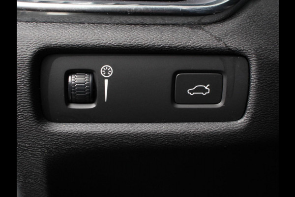 Volvo V60 2.0 B3 Automaat Momentum | Navigatie | Wegklapbare Trekhaak | Climate Control | Blis | Parkeer sensoren | Cruise Control | Lichtmetalen Velgen