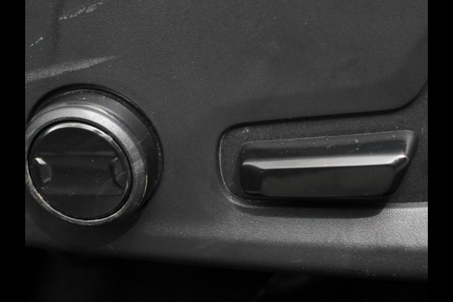 Volvo V60 2.0 B3 Automaat Momentum | Navigatie | Wegklapbare Trekhaak | Climate Control | Blis | Parkeer sensoren | Cruise Control | Lichtmetalen Velgen