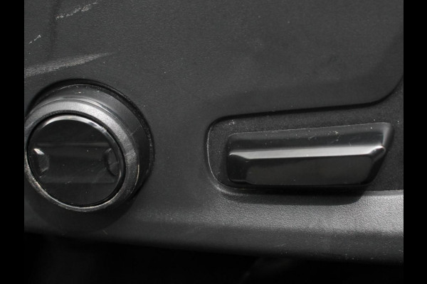 Volvo V60 2.0 B3 Automaat Momentum | Navigatie | Wegklapbare Trekhaak | Climate Control | Blis | Parkeer sensoren | Cruise Control | Lichtmetalen Velgen