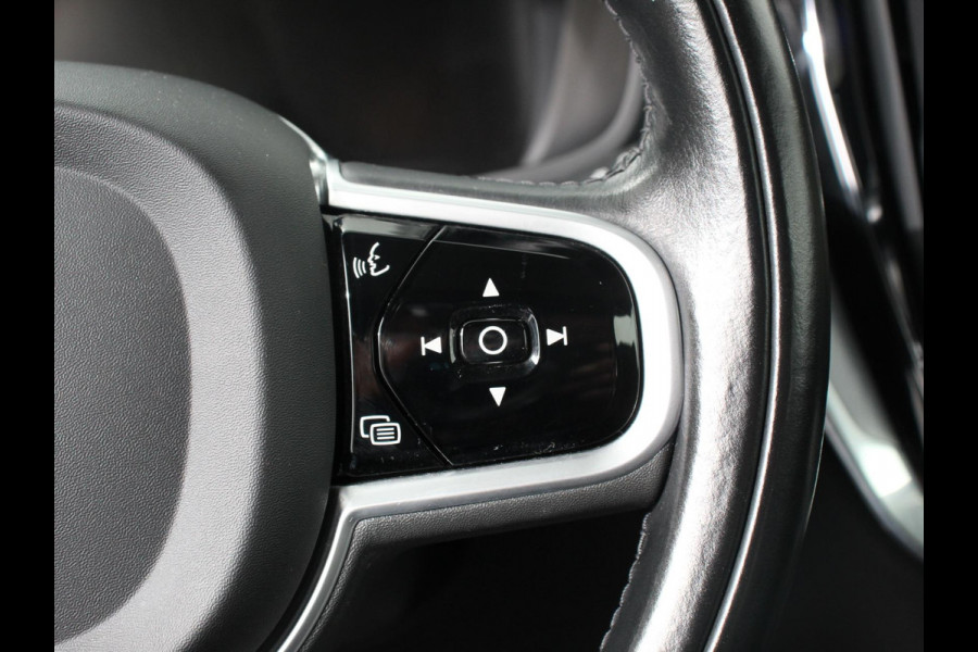 Volvo V60 2.0 B3 Automaat Momentum | Navigatie | Wegklapbare Trekhaak | Climate Control | Blis | Parkeer sensoren | Cruise Control | Lichtmetalen Velgen