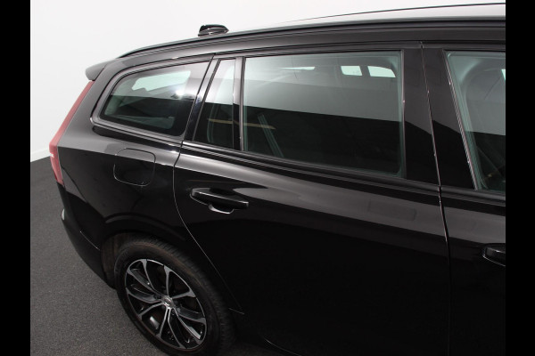 Volvo V60 2.0 B3 Automaat Momentum | Navigatie | Wegklapbare Trekhaak | Climate Control | Blis | Parkeer sensoren | Cruise Control | Lichtmetalen Velgen