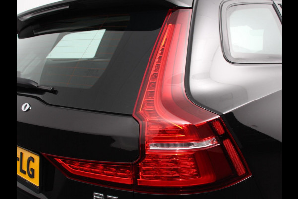 Volvo V60 2.0 B3 Automaat Momentum | Navigatie | Wegklapbare Trekhaak | Climate Control | Blis | Parkeer sensoren | Cruise Control | Lichtmetalen Velgen