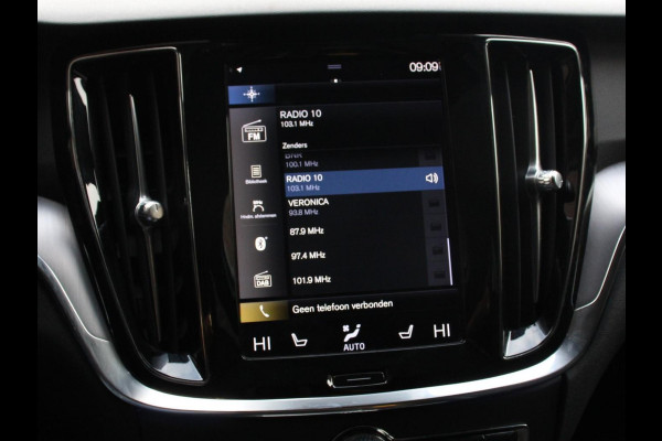 Volvo V60 2.0 B3 Automaat Momentum | Navigatie | Wegklapbare Trekhaak | Climate Control | Blis | Parkeer sensoren | Cruise Control | Lichtmetalen Velgen